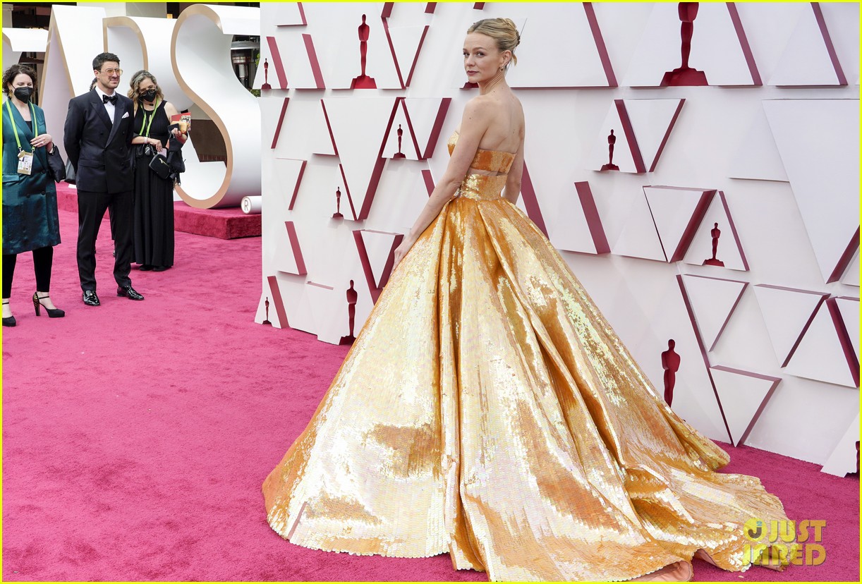 gold trend looks red carpet oscars 47