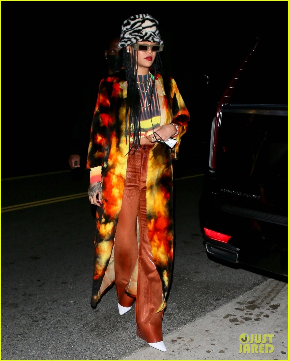 rihanna wears bold outfit for dinner in santa monica 074543943