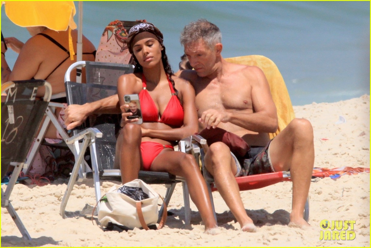vincent cassel ripped abs day at the beach 224545267