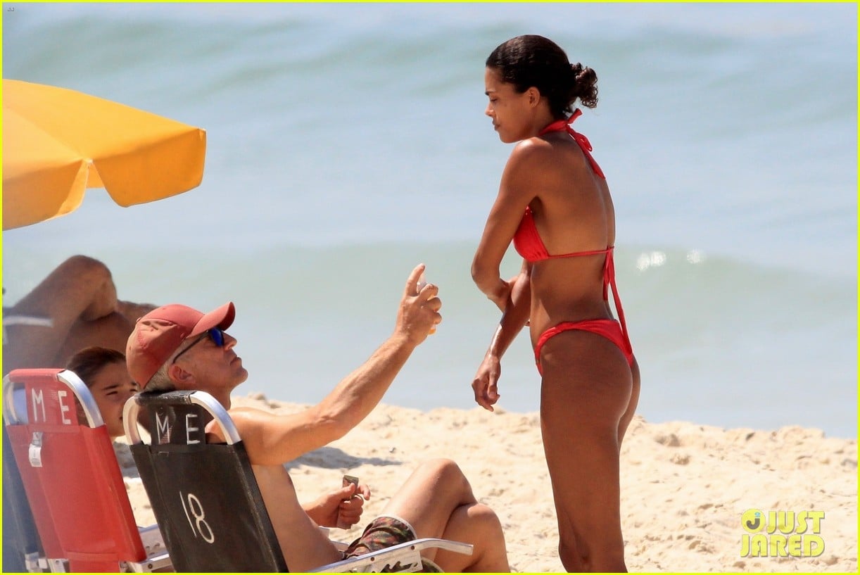 vincent cassel ripped abs day at the beach 364545281