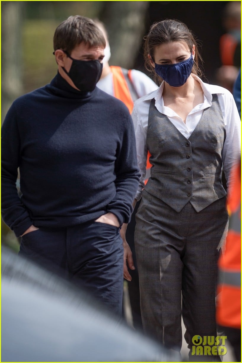 tom cruise hayley atwell filming april 2021 03