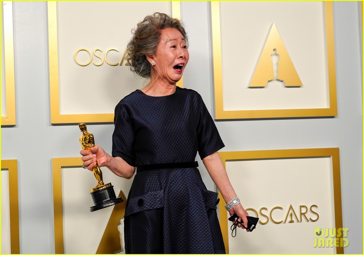 'Minari' Star Youn Yuhjung Makes History as First Asian Woman to Win(02)