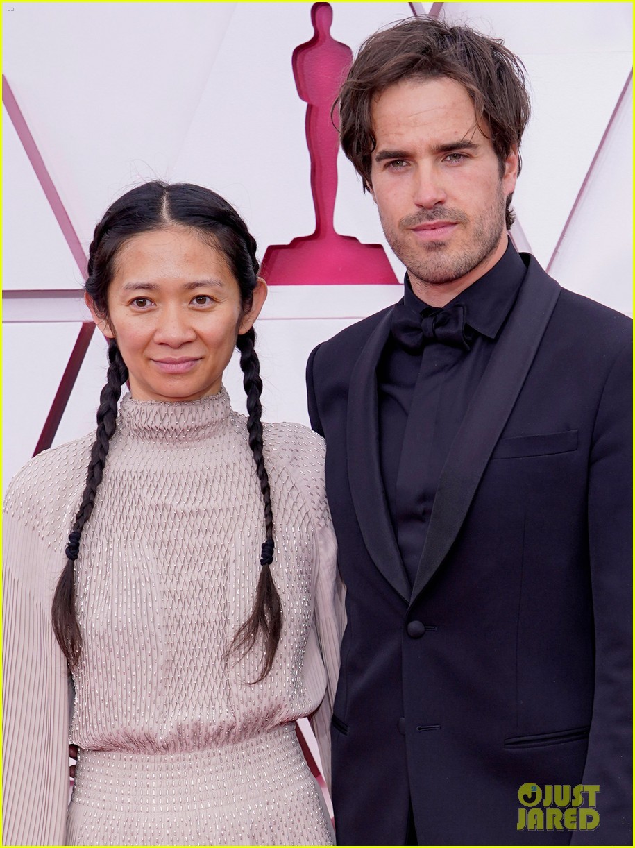 Best Director Nominee Chloe Zhao is Joined by Boyfriend Joshua James(01)