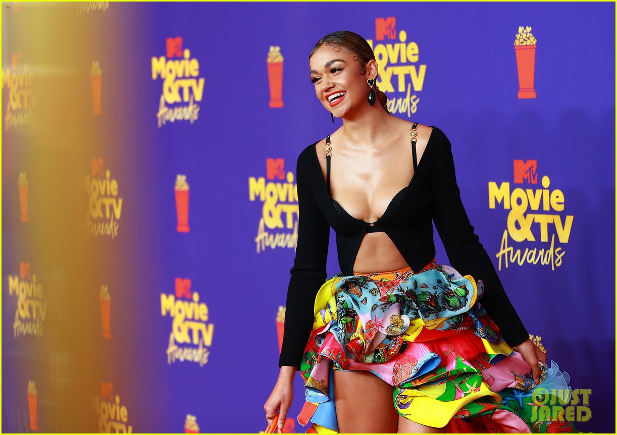 outer banks cast mtv movie awards red carpet pics 014556553