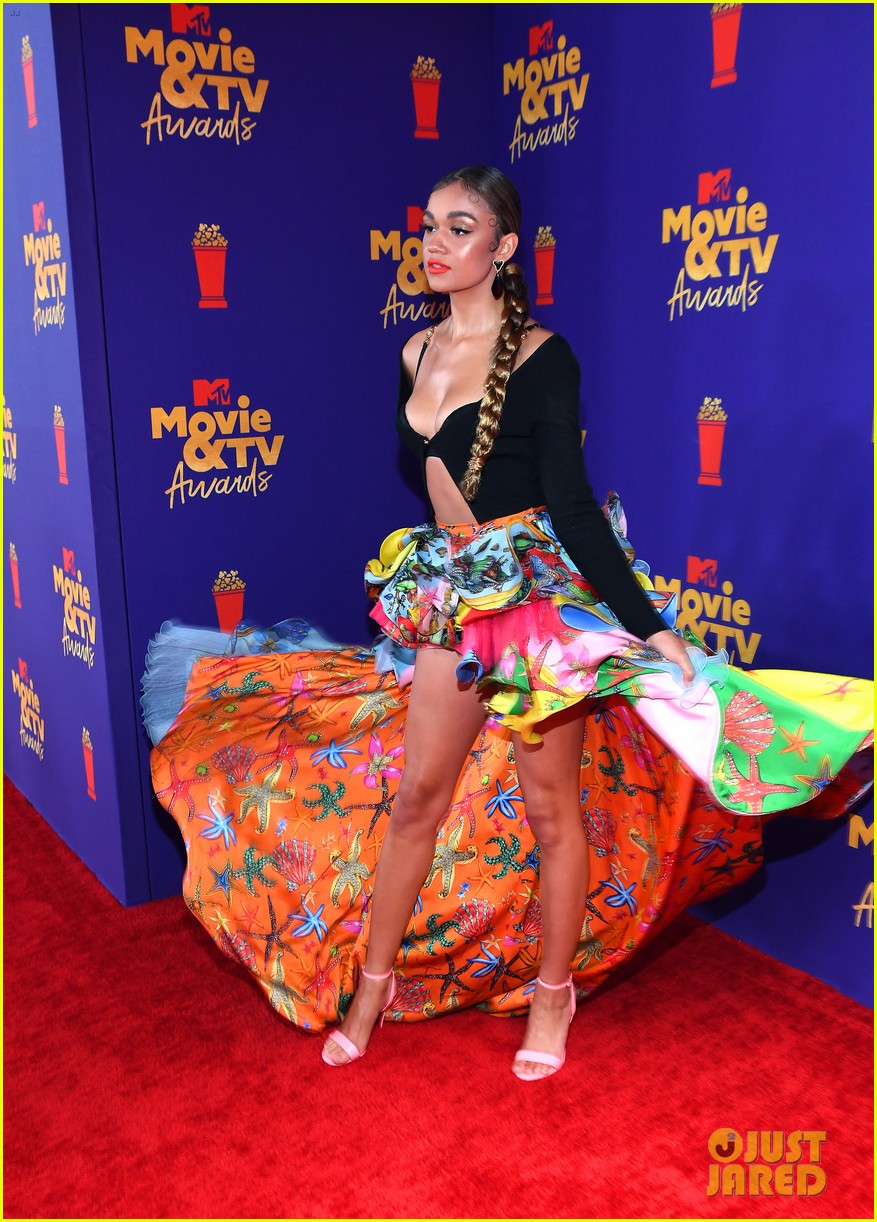 outer banks cast mtv movie awards red carpet pics 184556570