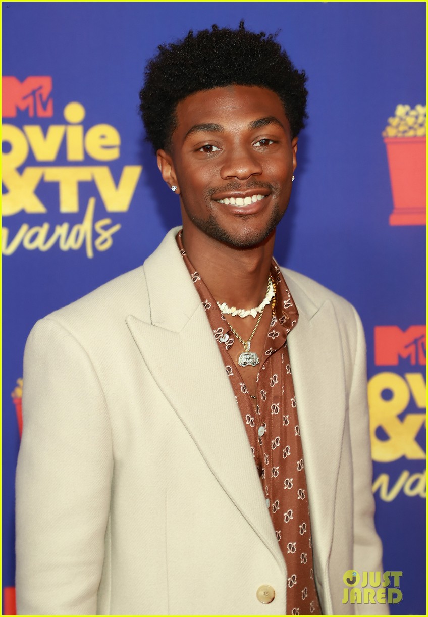 outer banks cast mtv movie awards red carpet pics 25