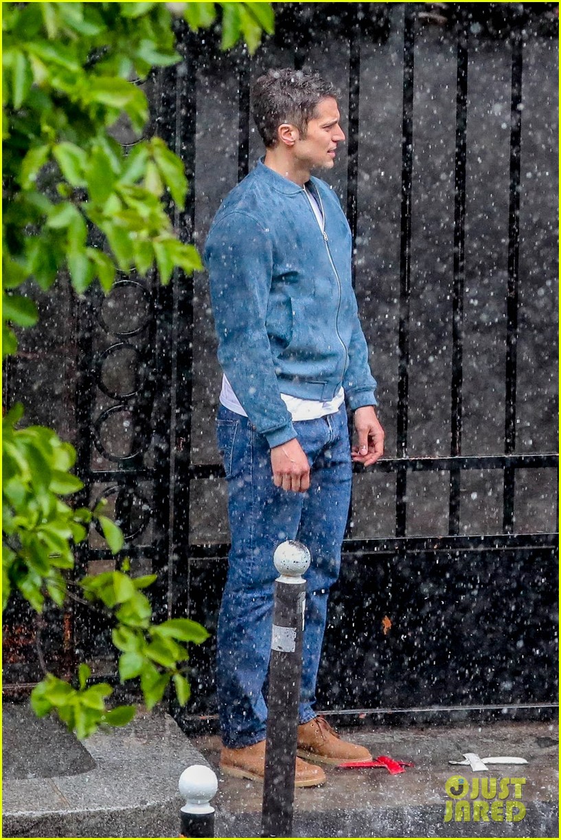 lily collins caught in rain with lucas bravo emily in paris 24