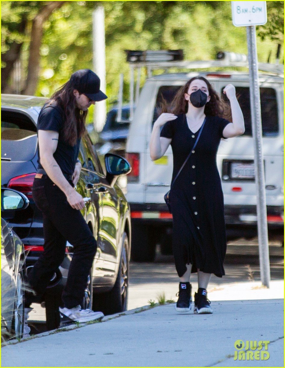 kat dennings shopping with andrew wk 25