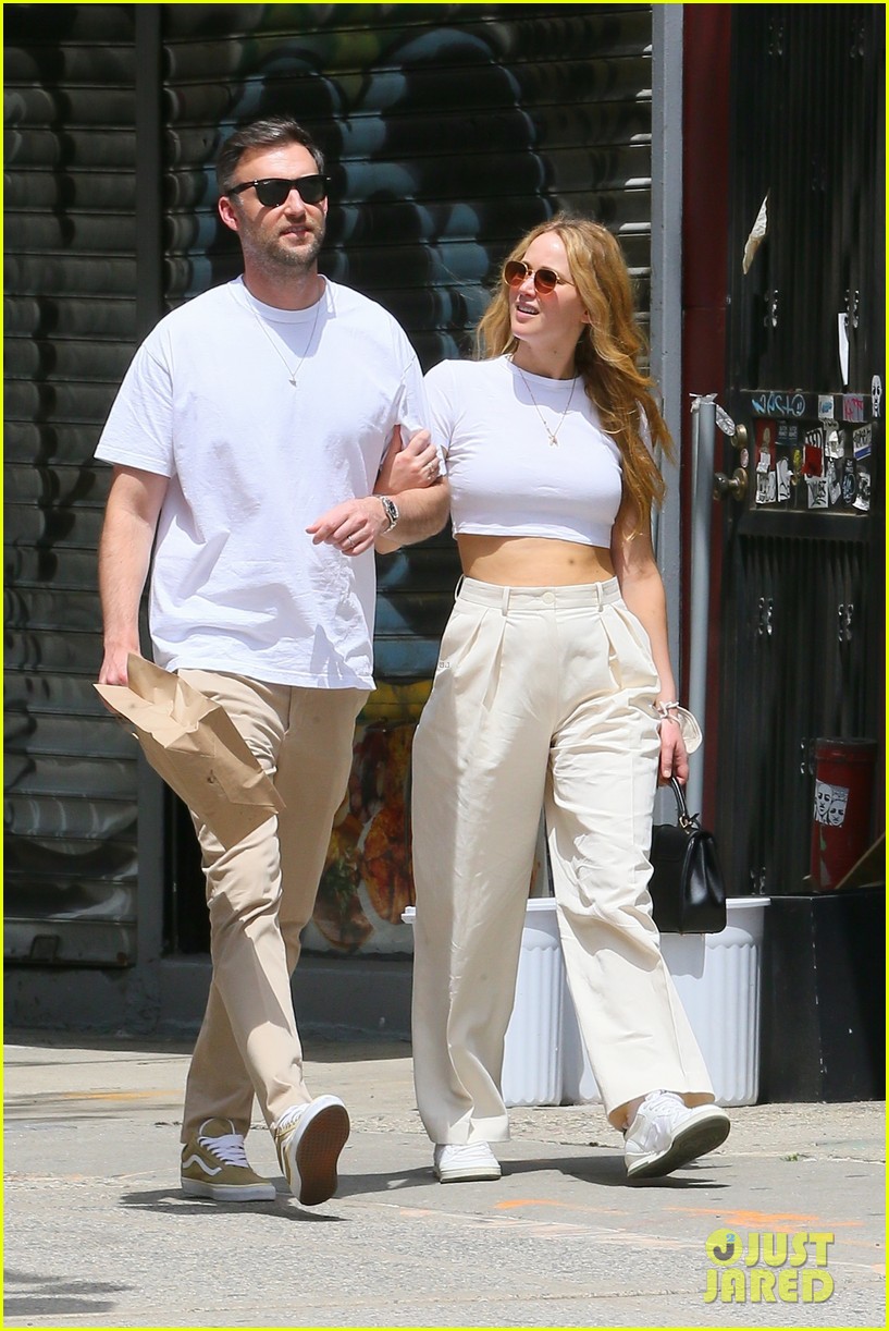 jennifer lawrence bares midriff weekend outing with cooke maroney 074558750