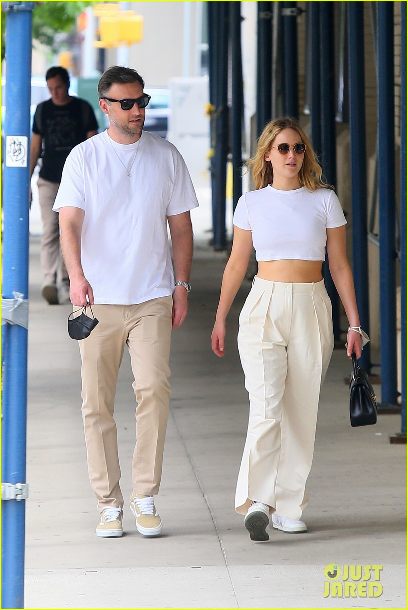 jennifer lawrence bares midriff weekend outing with cooke maroney 544558797