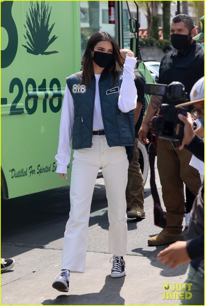 kendall jenner tequila delivery truck pics 04
