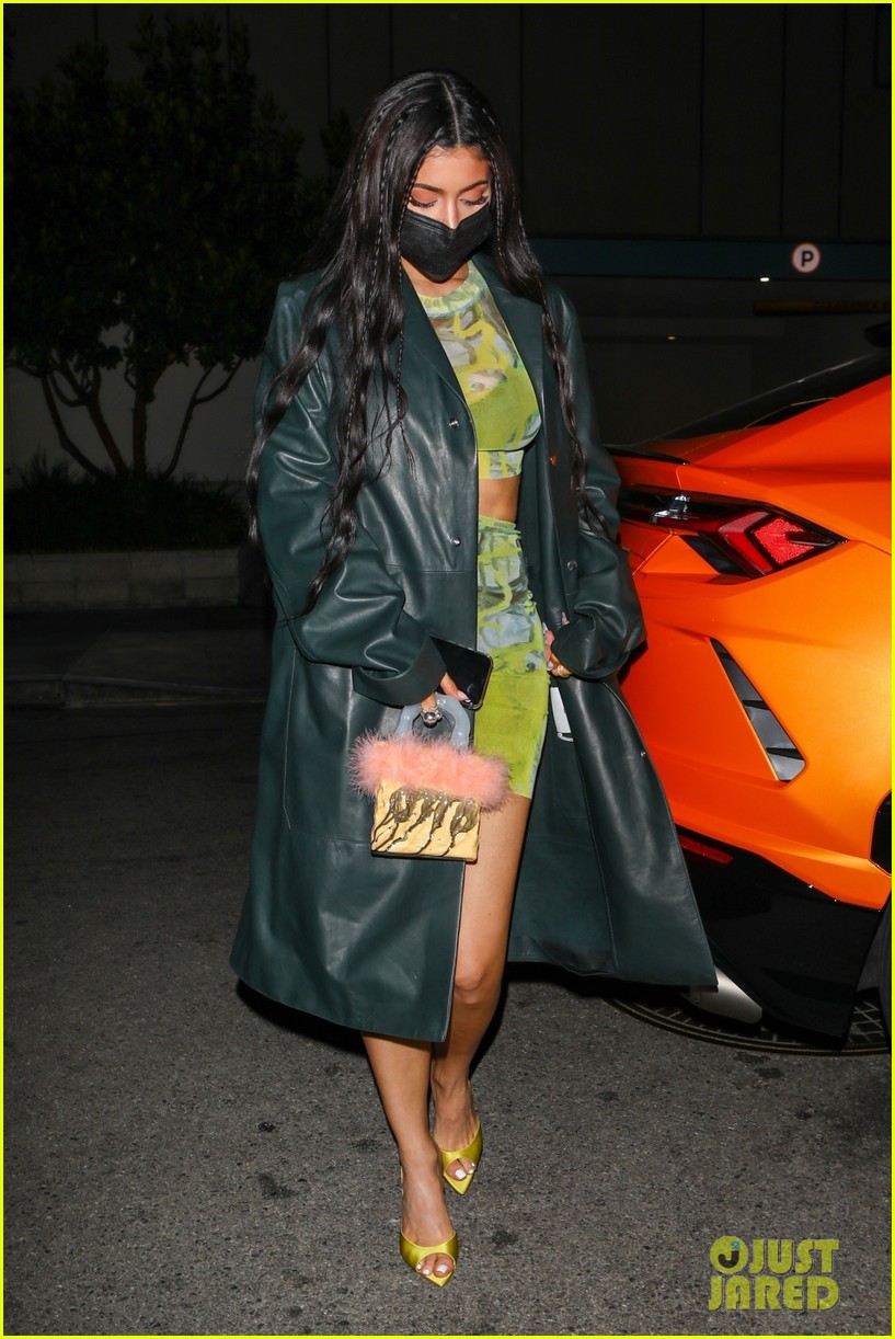 kylie jenner leaves party 094553752