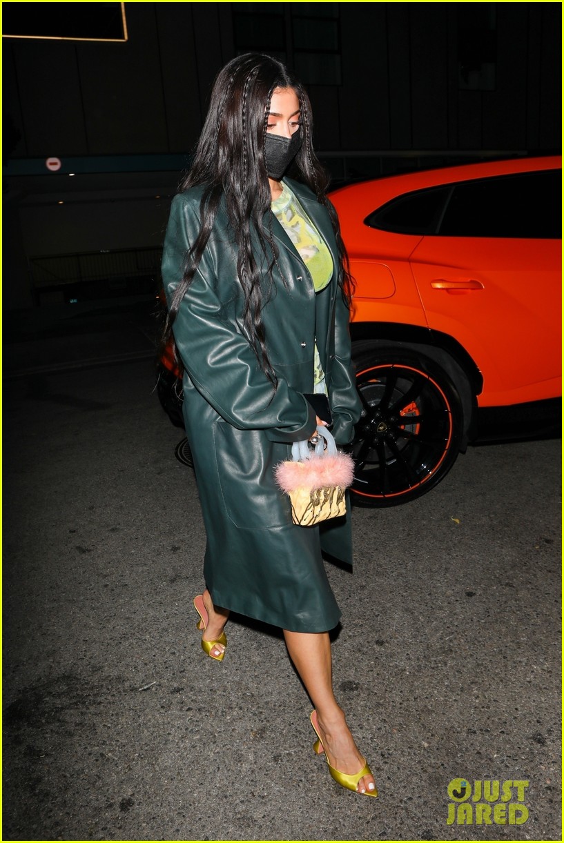 kylie jenner leaves party 104553753