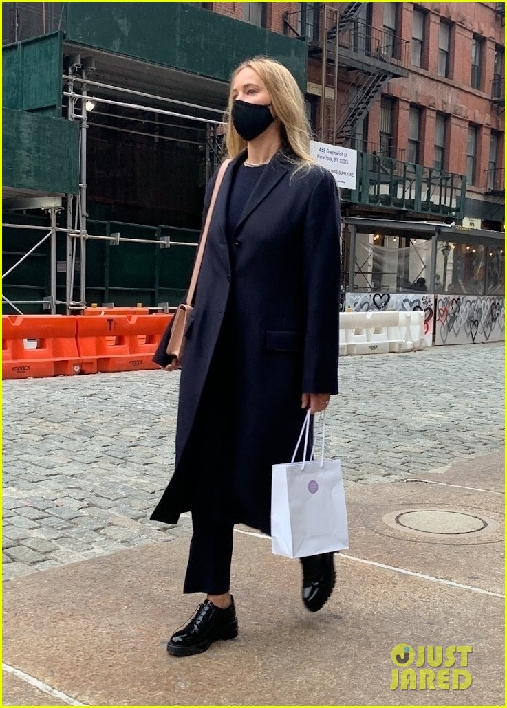 jennifer lawrence spotted in nyc 01