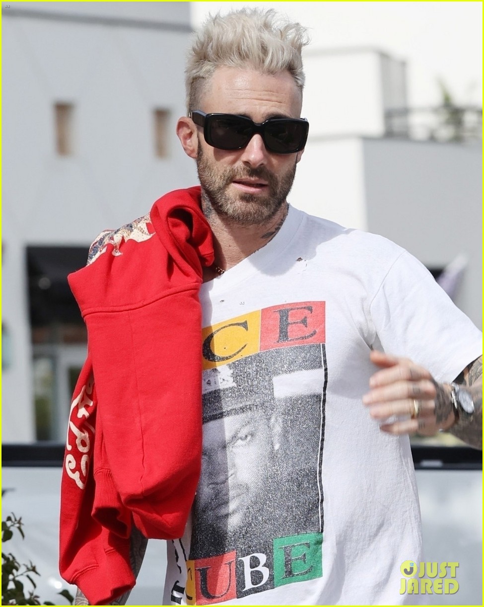 adam levine bleached blonde hair out with behati prinsloo 024550974