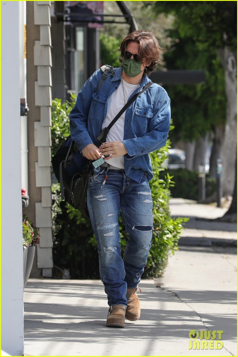 john mayer face mask while out in weho 014558808