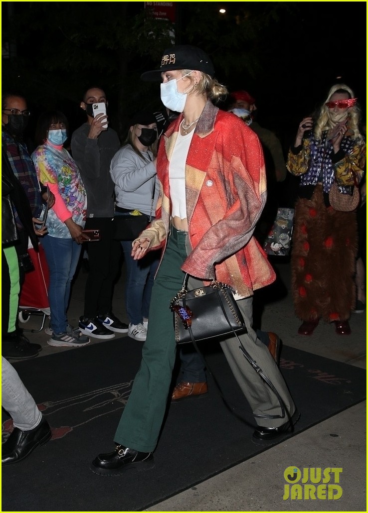 miley cyrus returns from snl rehearsals 024553714
