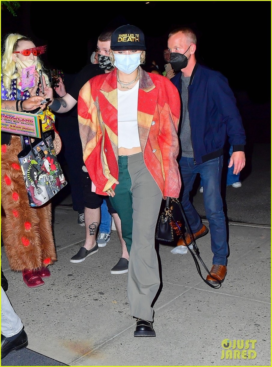 miley cyrus returns from snl rehearsals 054553717