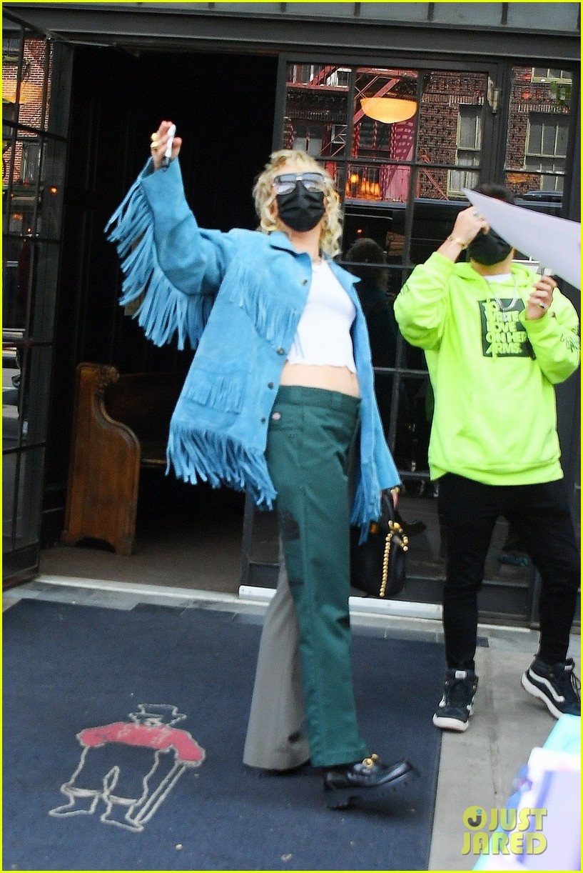 miley cyrus tops for fans snl rehearsals fringe jacket 024553531