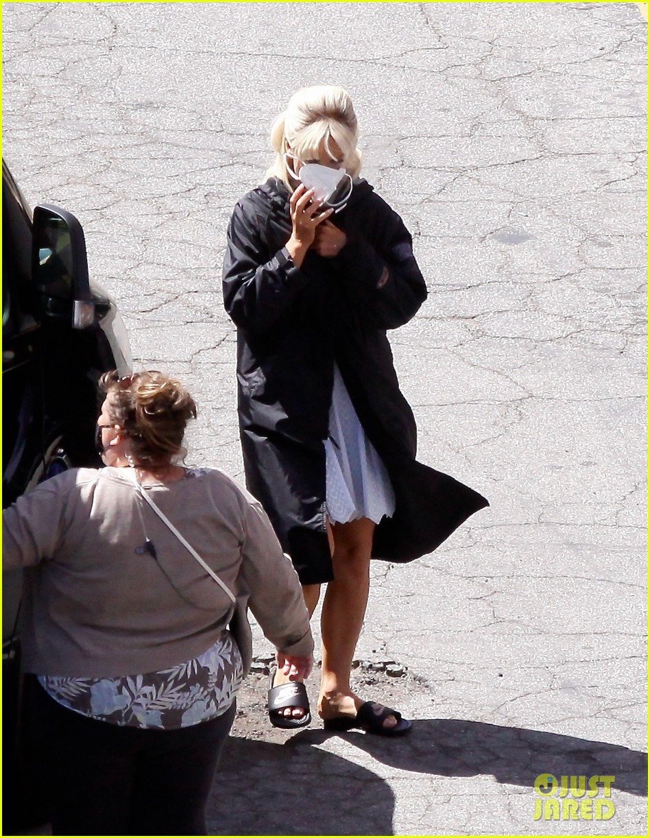 lily james as pamela anderson first set photos 10