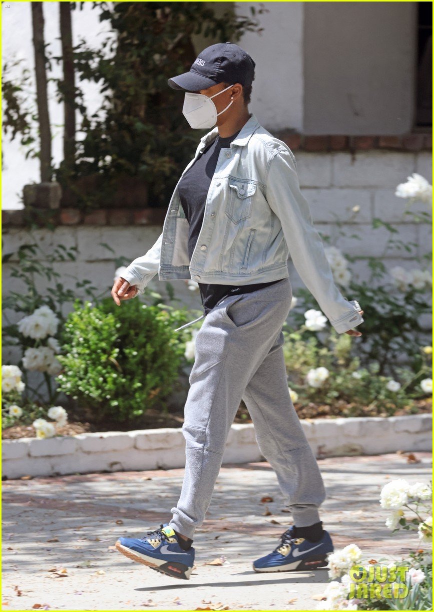 samira wiley leaves home waiting car first since welcoming daughter 034556536