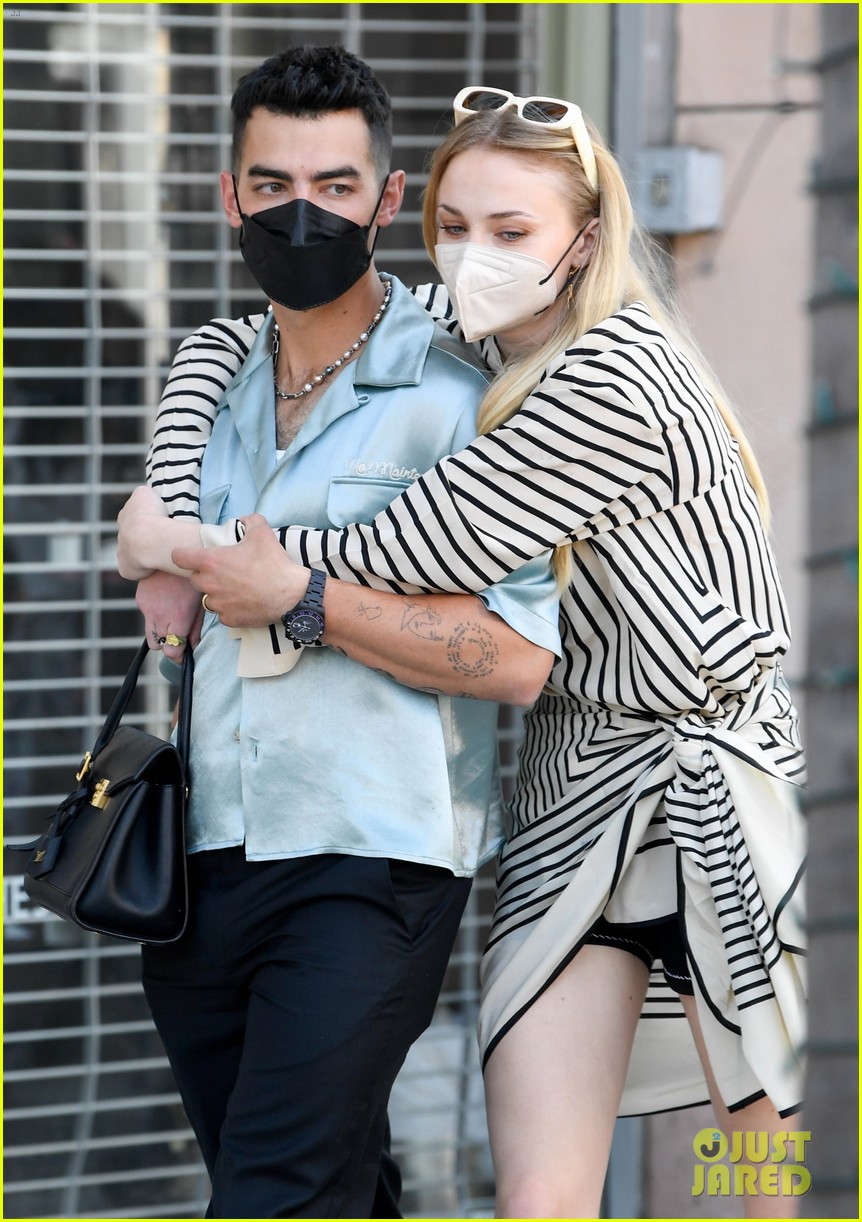 Joe Jonas & Sophie Turner Look So Cute & Happy in These New Mother's