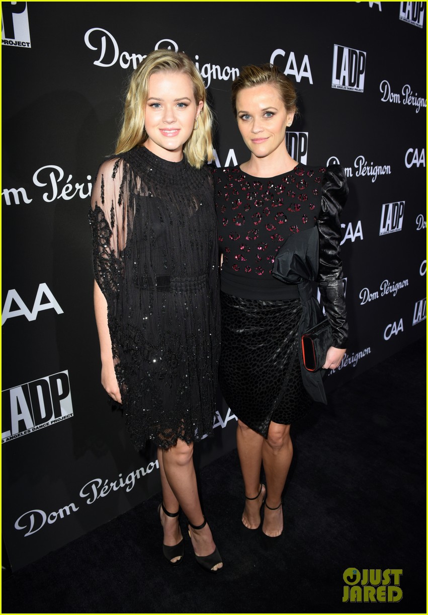 Reese Witherspoon's Daughter Ava Phillippe Shares Rare Photo with(01)