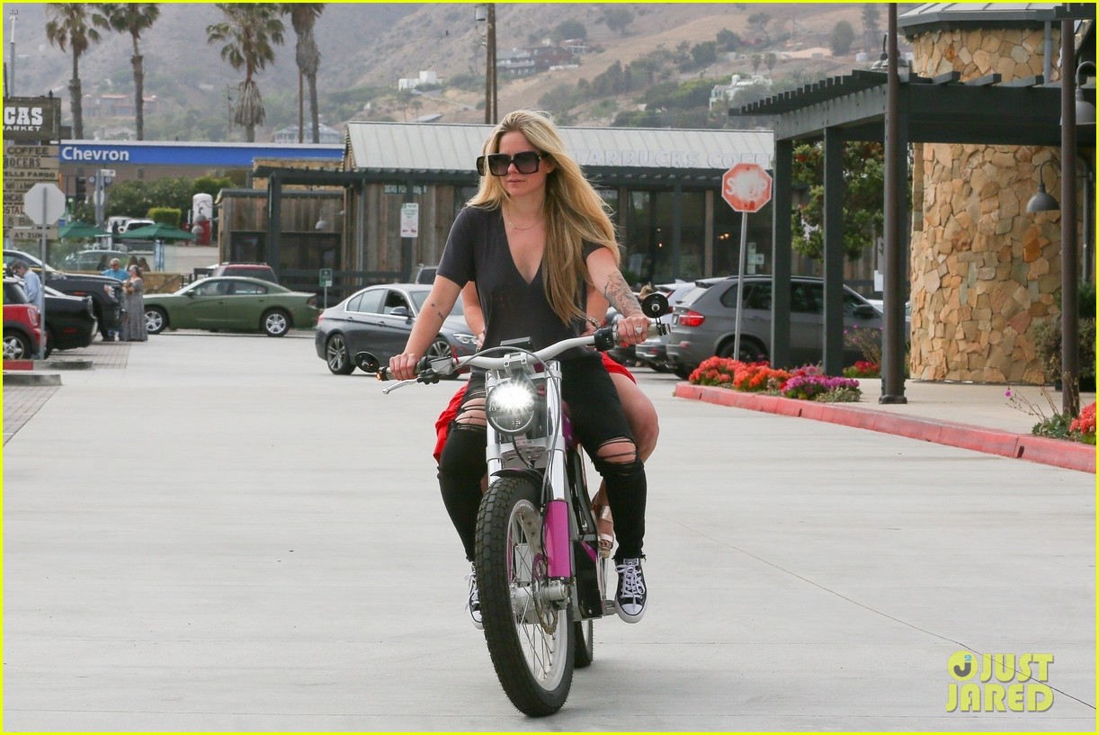 avril lavigne motorcycle ride friend memorial day 404563211