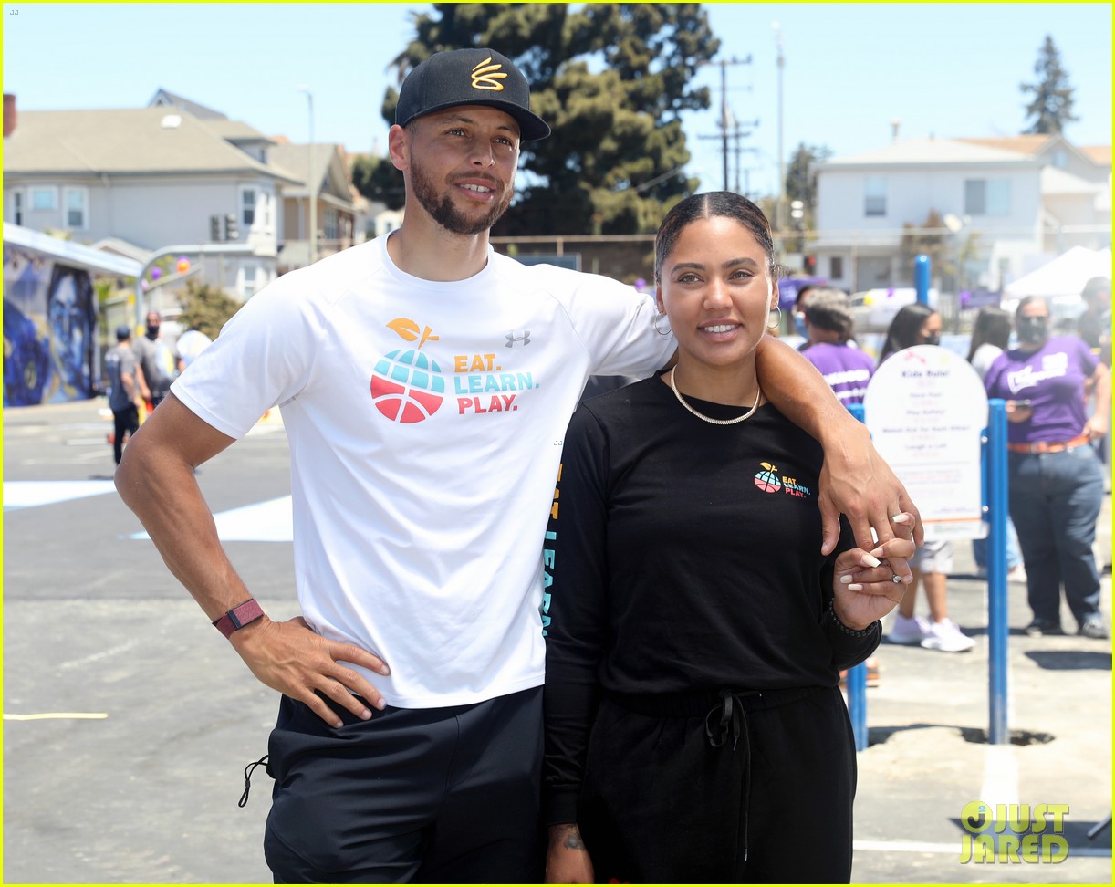 Stephen & Ayesha Curry Give Back to the Community with Help From Their