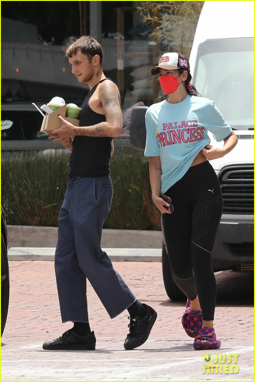 dua lipa anwar hadid spotted first time together in months coffee run 12