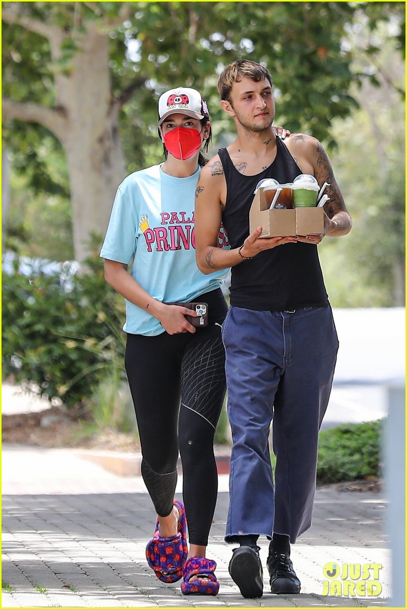 dua lipa anwar hadid spotted first time together in months coffee run 244564146