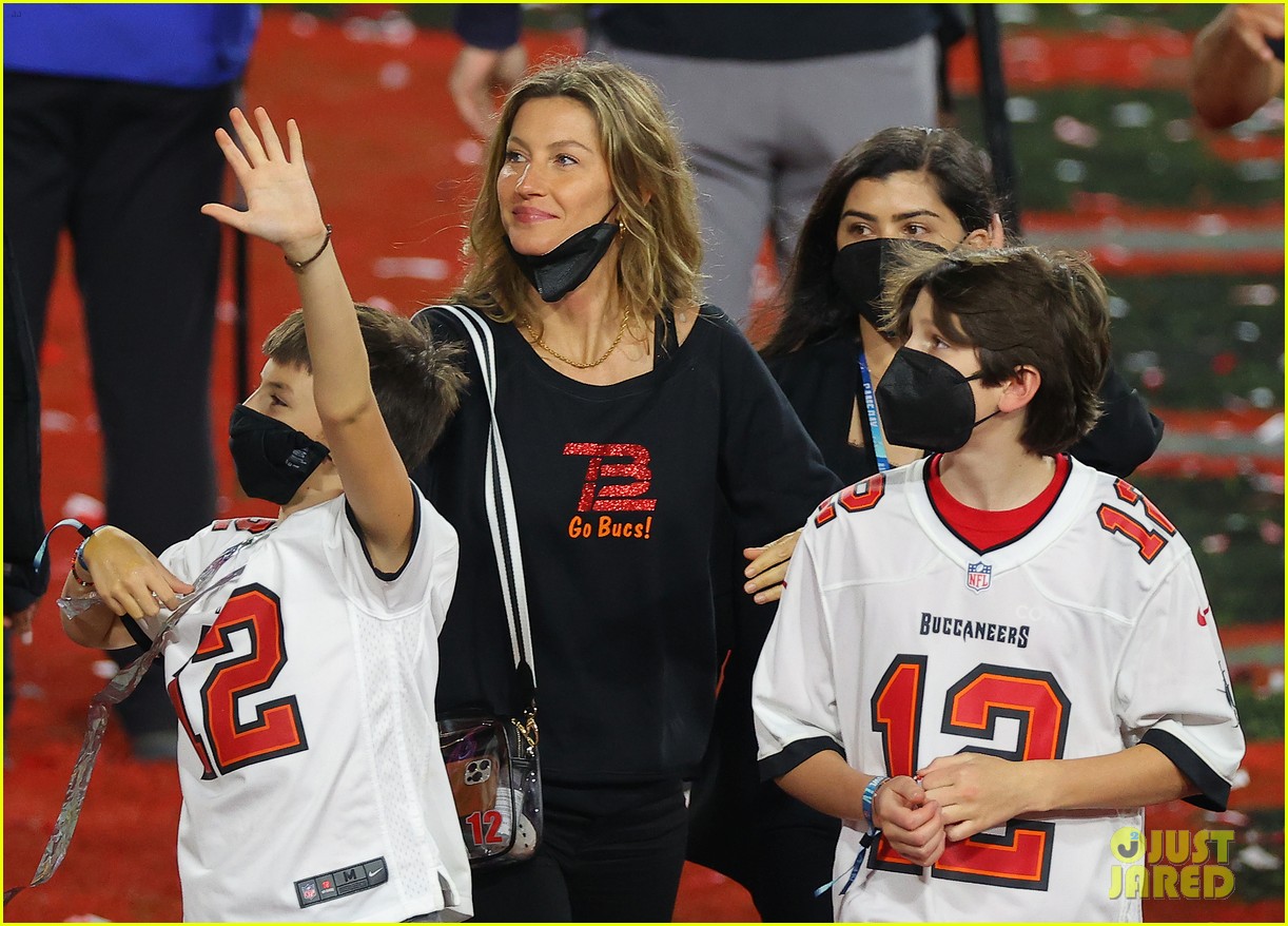 Gisele Bundchen Shares Rare Photo of Tom Brady with All Three Kids on
