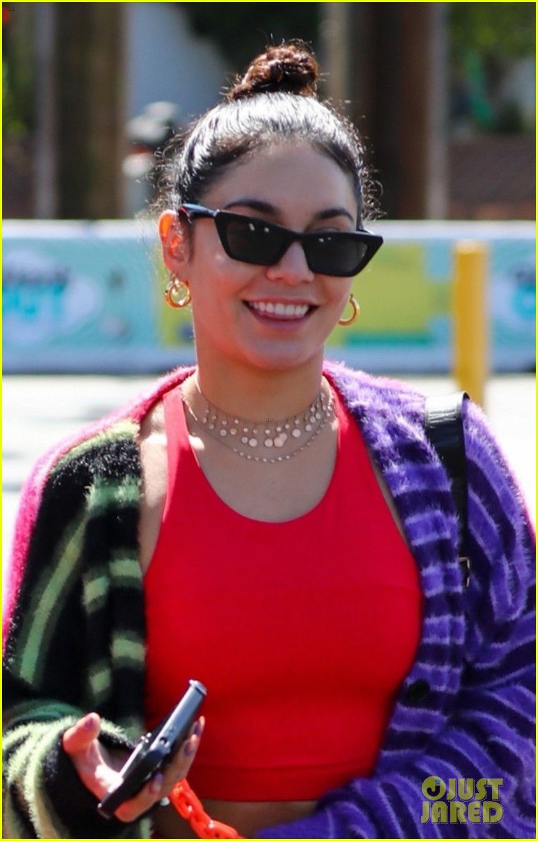vanessa hudgens colorful outfit know beauty details 014575753