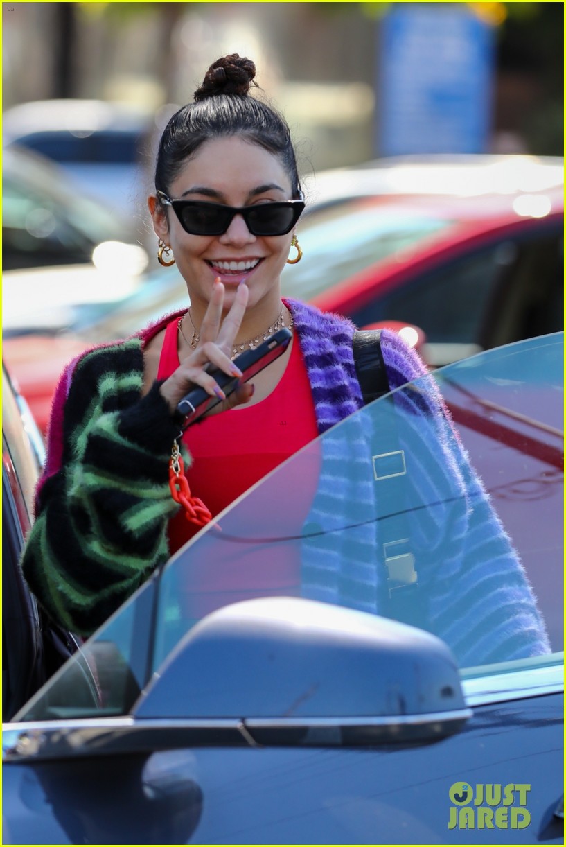 vanessa hudgens colorful outfit know beauty details 044575756