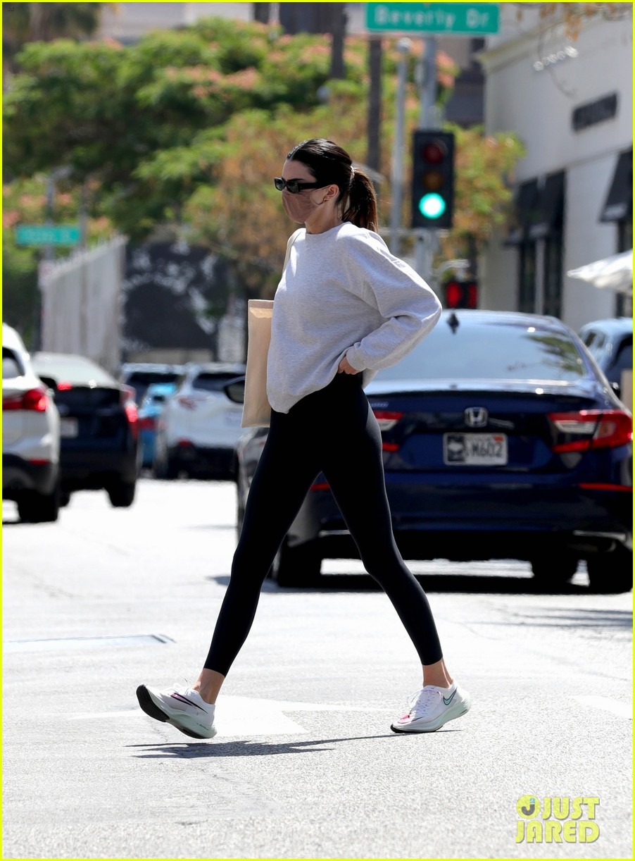 kendall jenner hits the gym memorial day 034562860