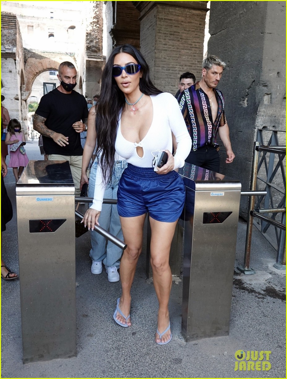 kim kardashian tours rome weekend getaway 46