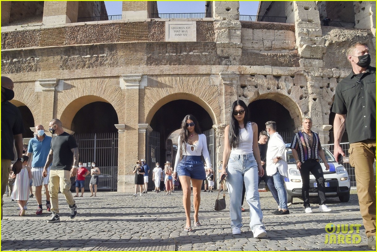 kim kardashian tours rome weekend getaway 78