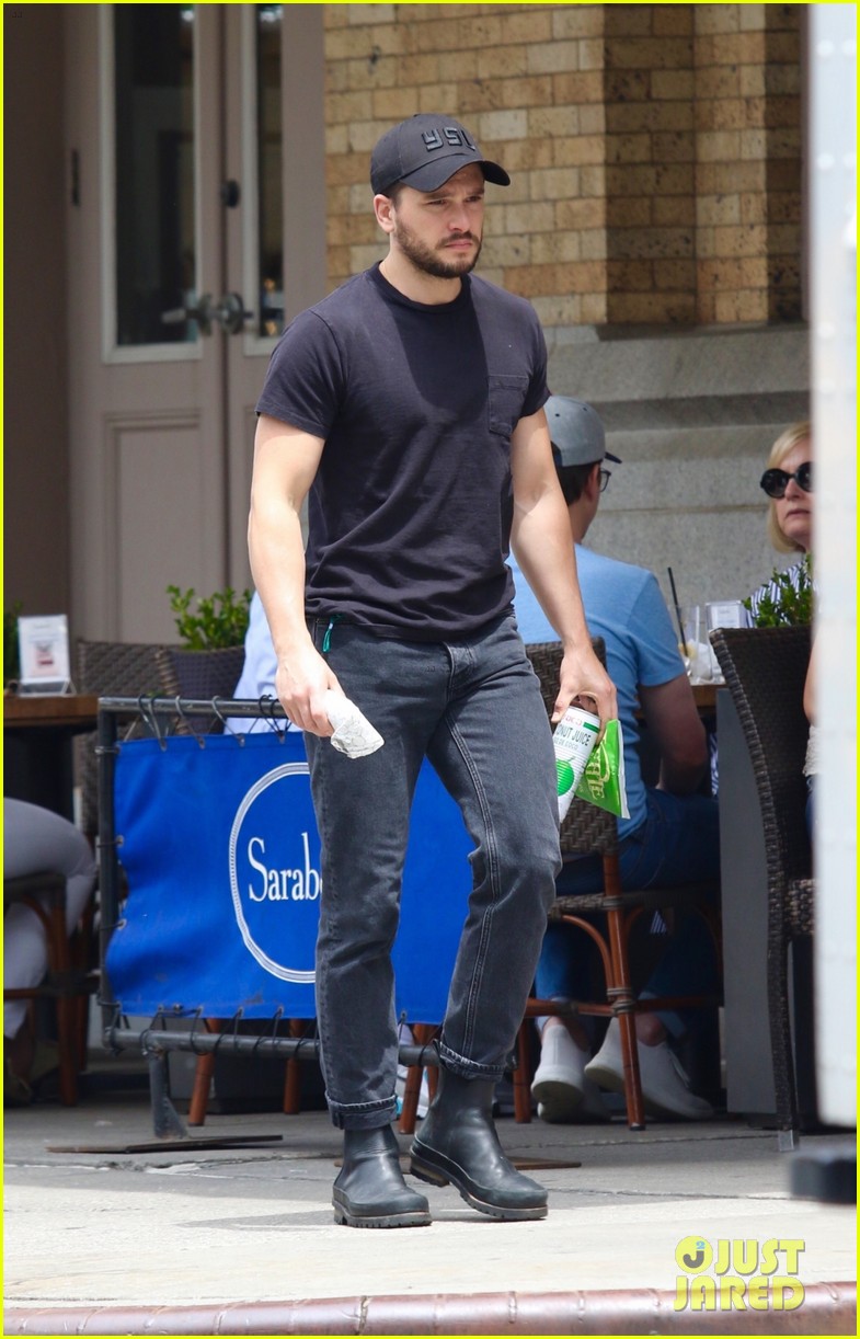 kit harington spotted in nyc 03