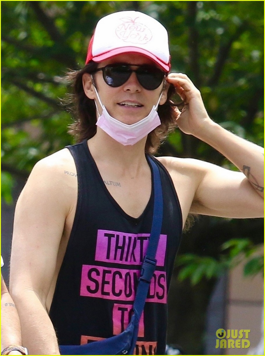 jared leto 30 seconds to mars tank out with a friend 044577769