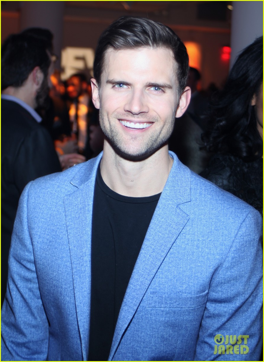 kyle dean massey drops out of broadway company 034572614
