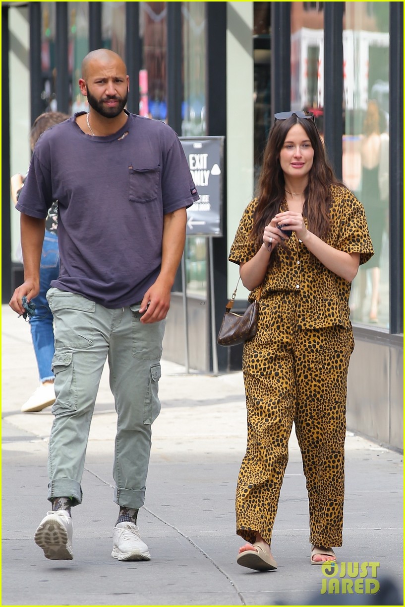 kacey musgraves spotted with writer cole schafer 034572772
