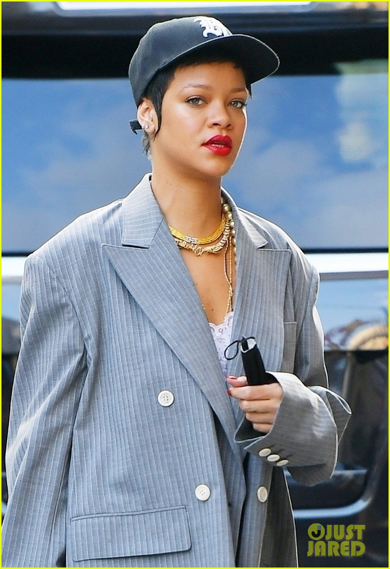 rihanna shows off her long legs while out in nyc 044579459