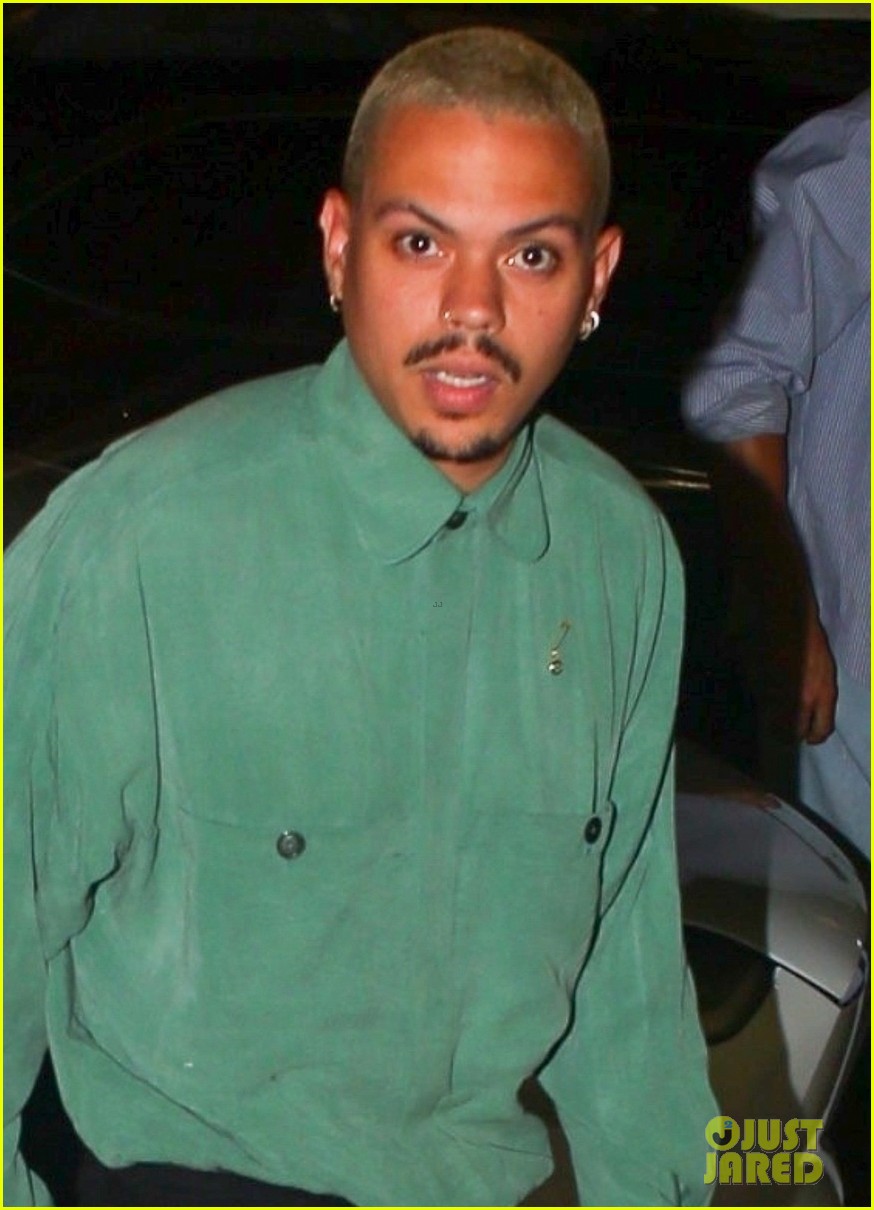 ashlee simpson evan ross hold hands on date night in west hollywood 04