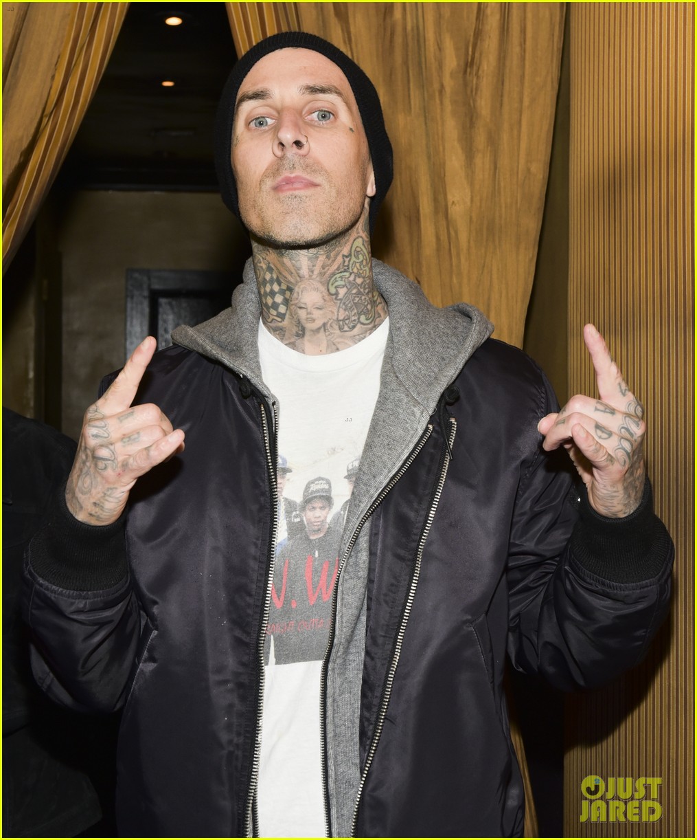 travis barker considers flying again 13 years after crash 014577112