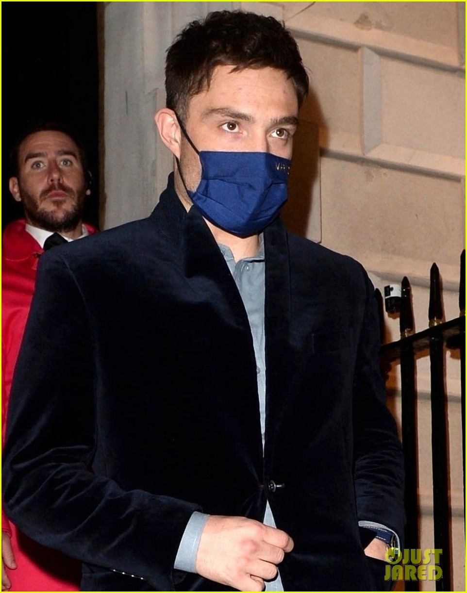 ed westwick enjoys night out with friends 024564999