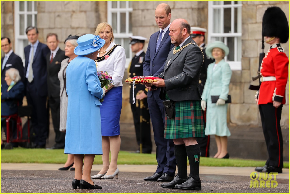 prince william joins queen elizabeth scotland 16