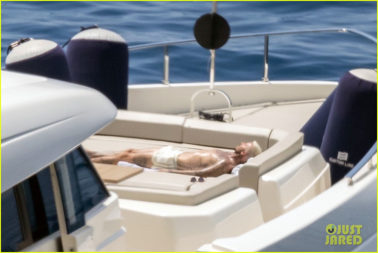 david beckham jumps off yacht with son cruz beckham 194594585