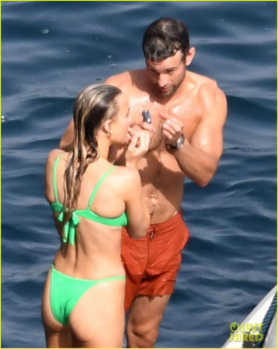 chace crawford shirtless with rebecca rittenhouse 0304584478