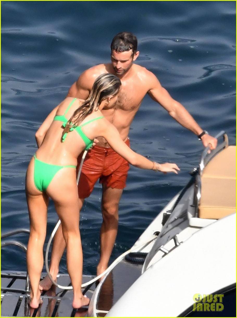 chace crawford shirtless with rebecca rittenhouse 0394584487