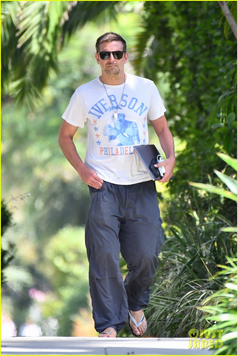 bradley cooper heads to friends house for afternoon meeting 054593581